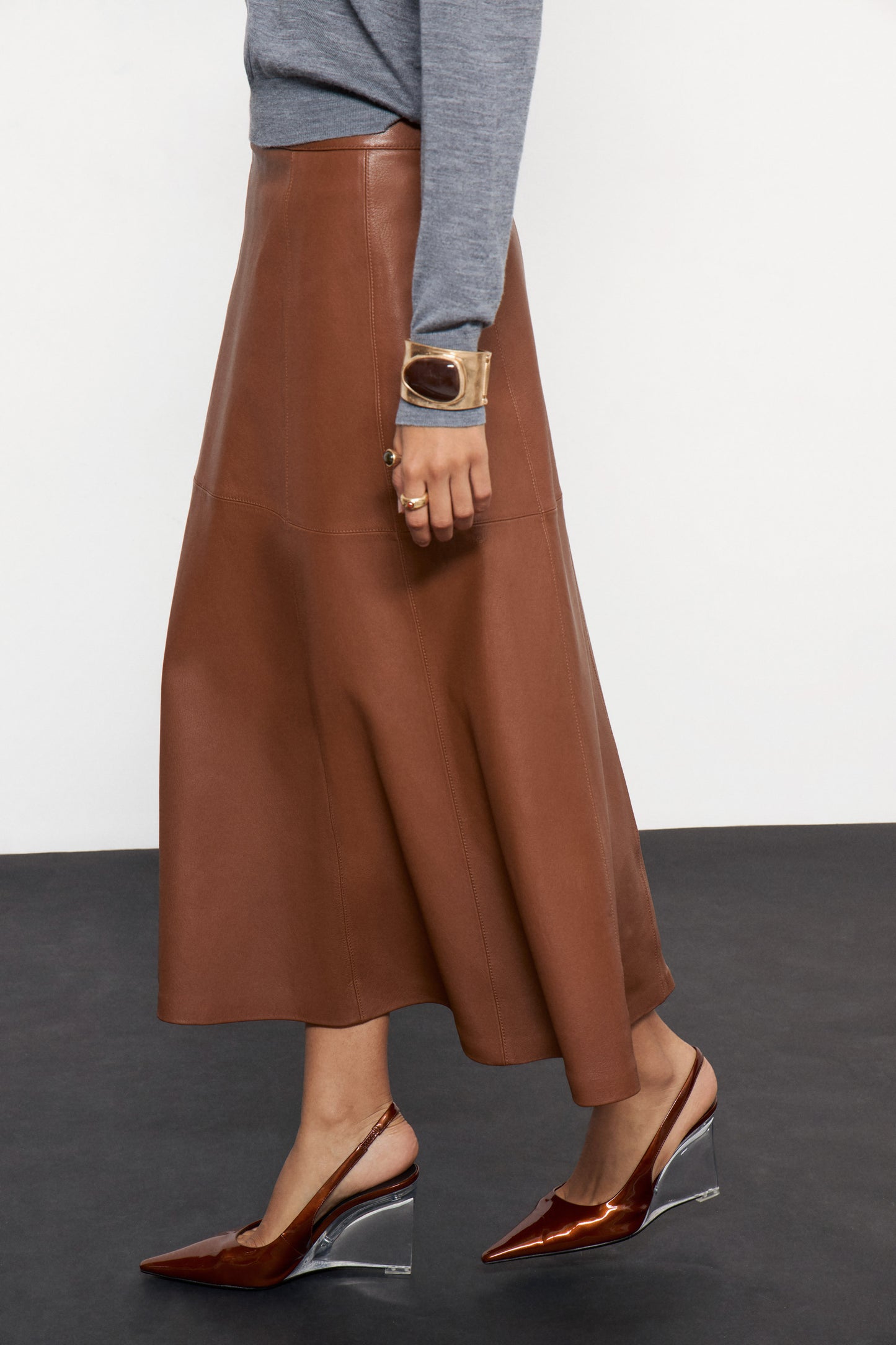 DARK BROWN