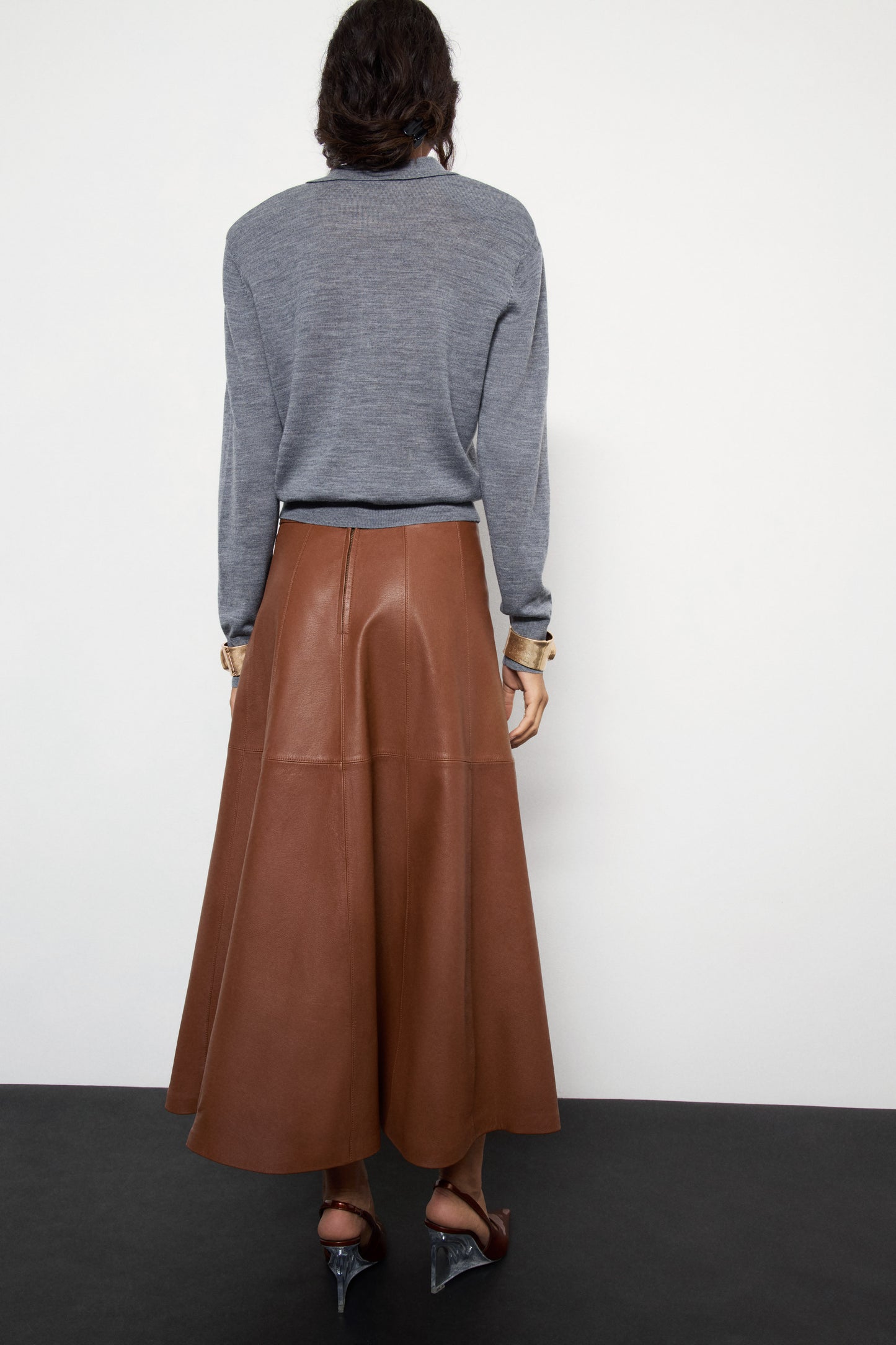 DARK BROWN