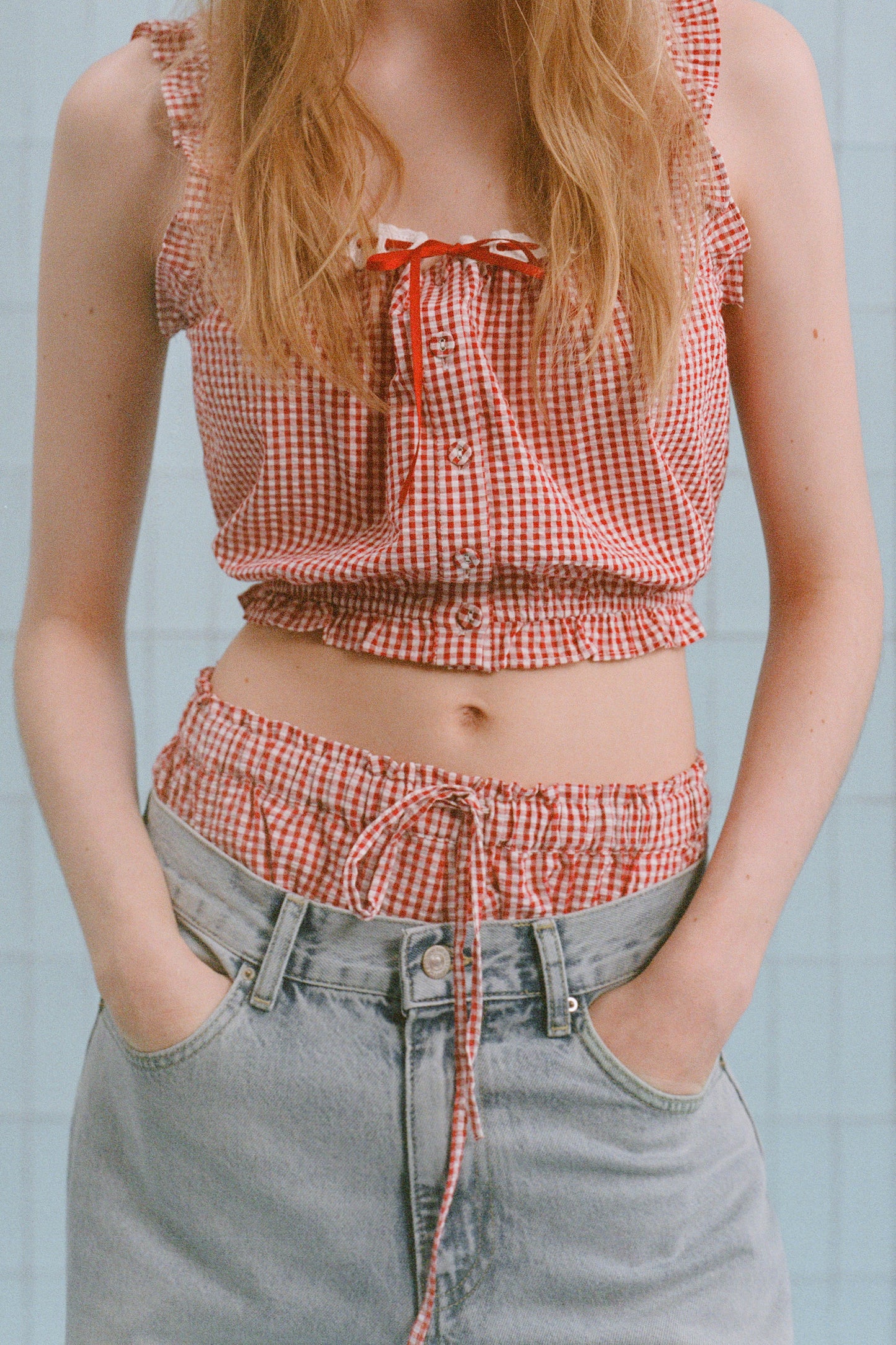 WHITE/RED