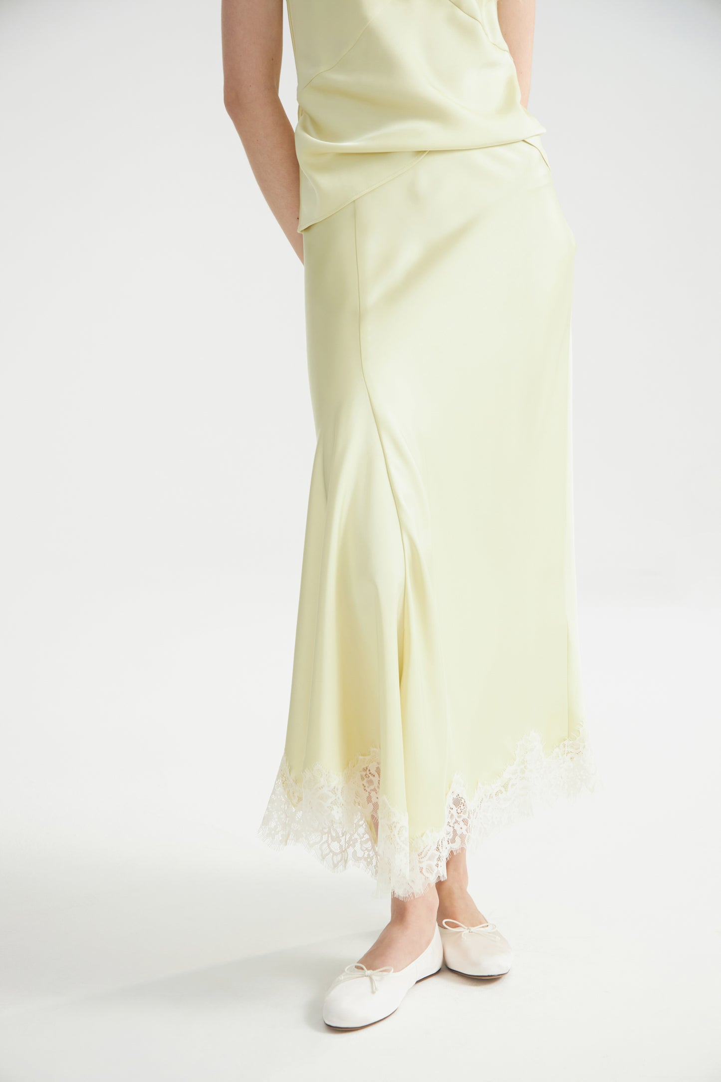 LIGHT GREEN