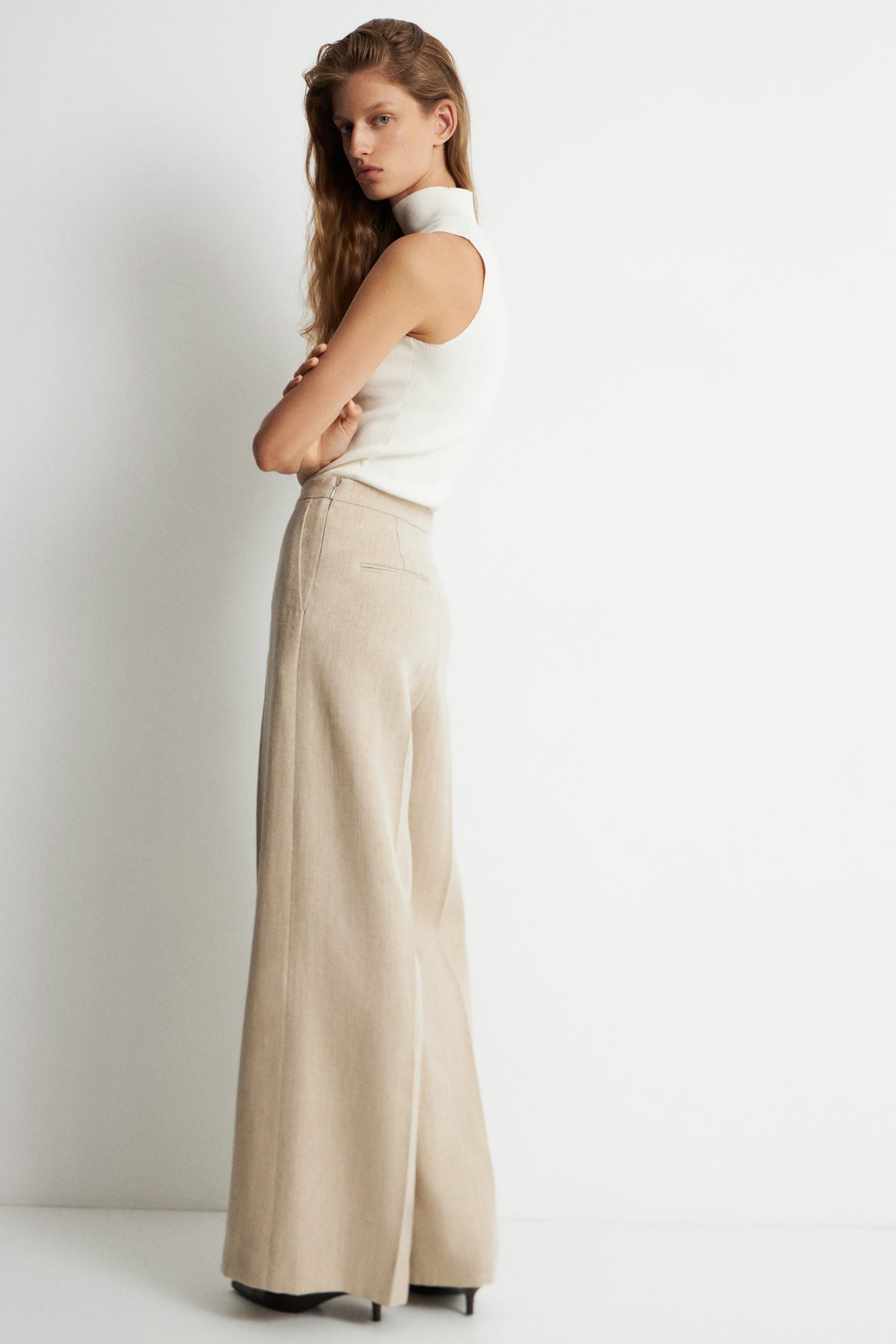 LIGHT BEIGE