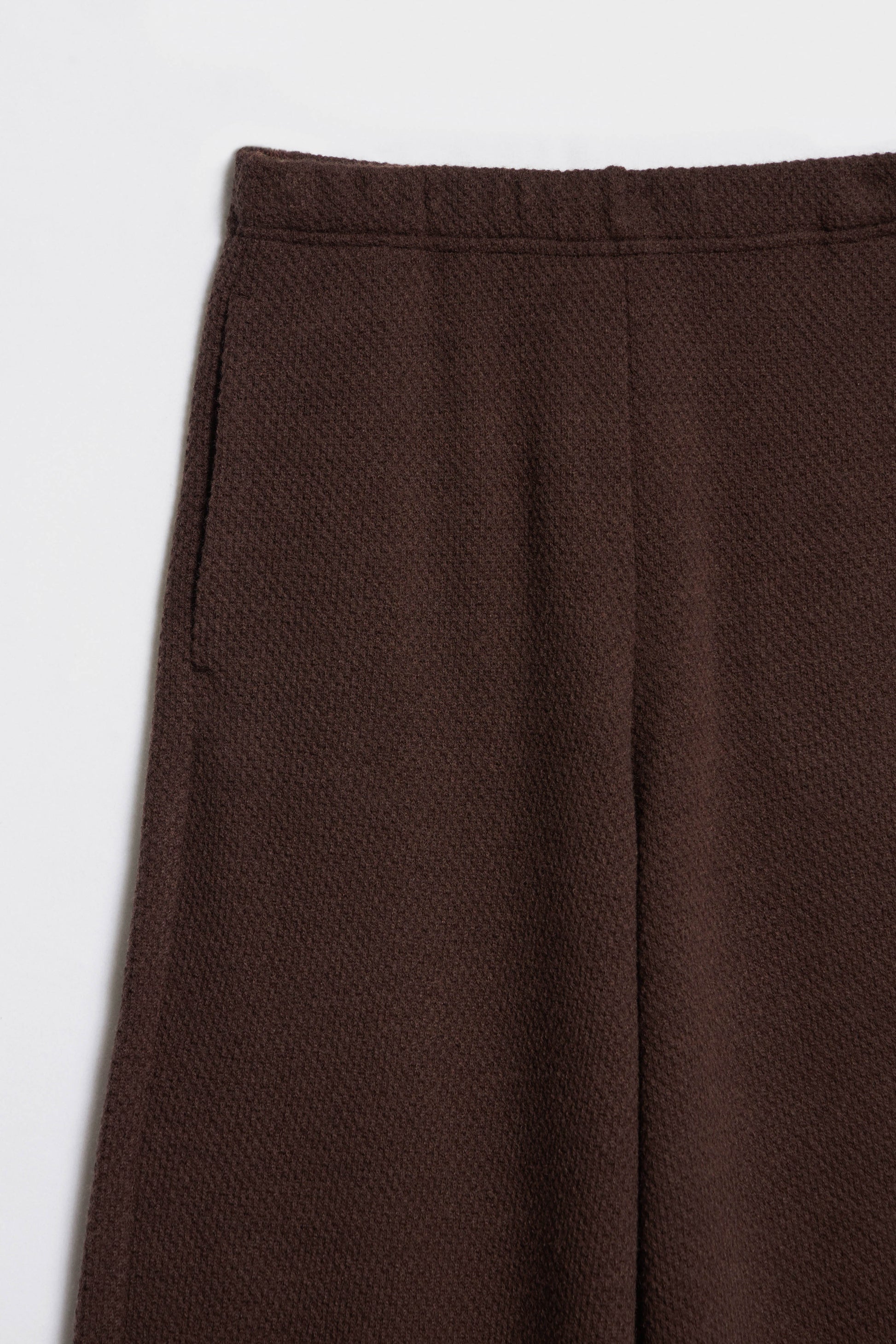 DARK BROWN