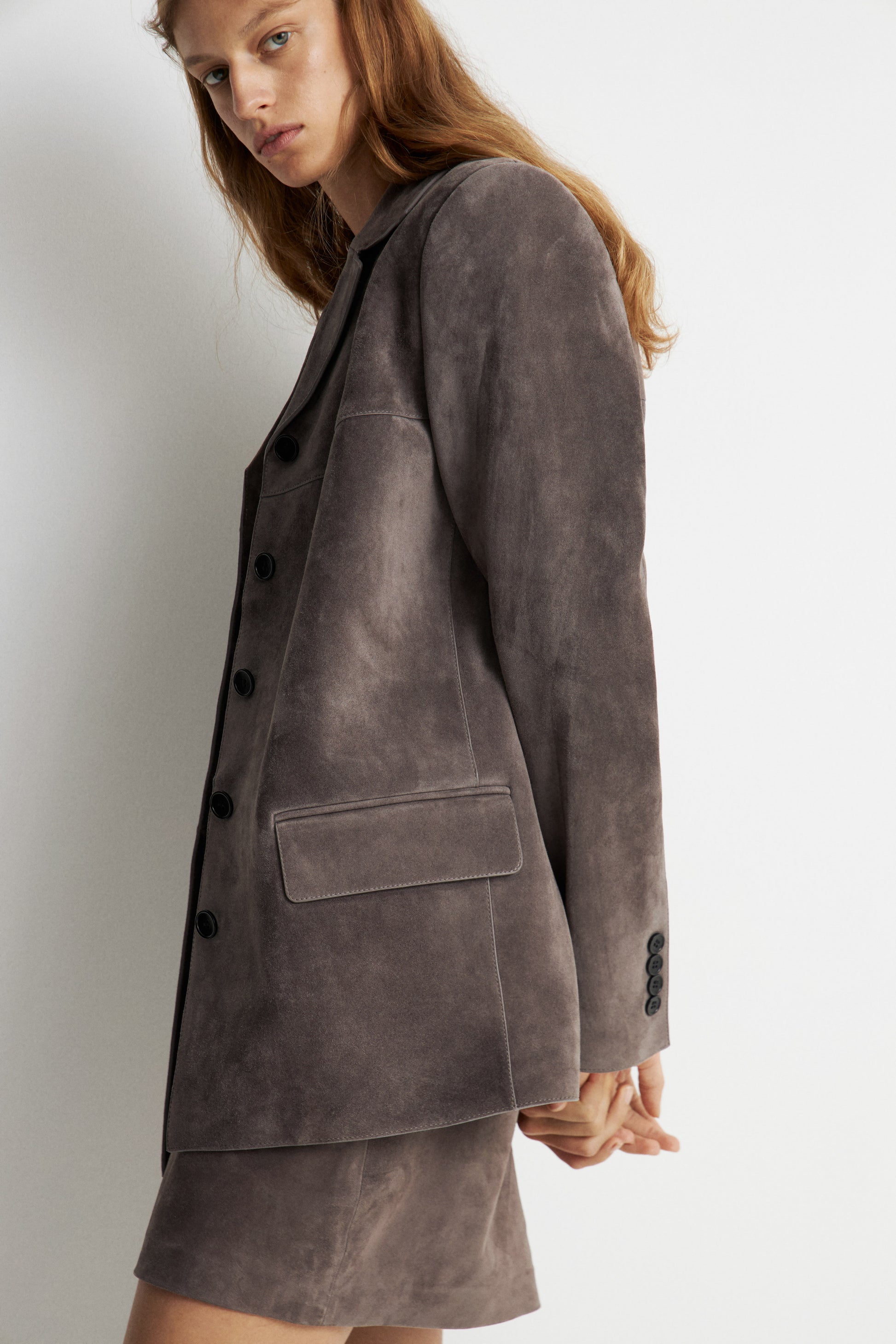 DARK BROWN