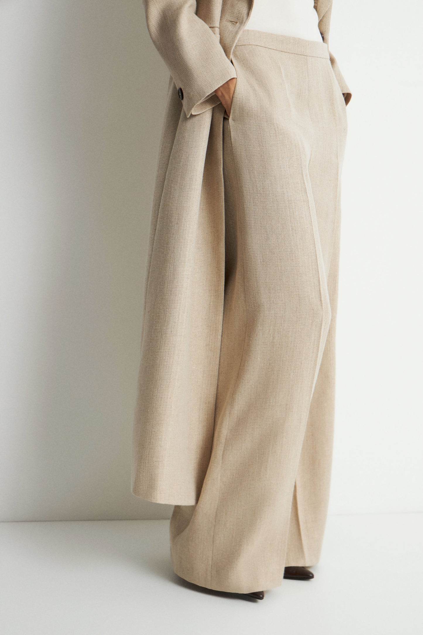 LIGHT BEIGE