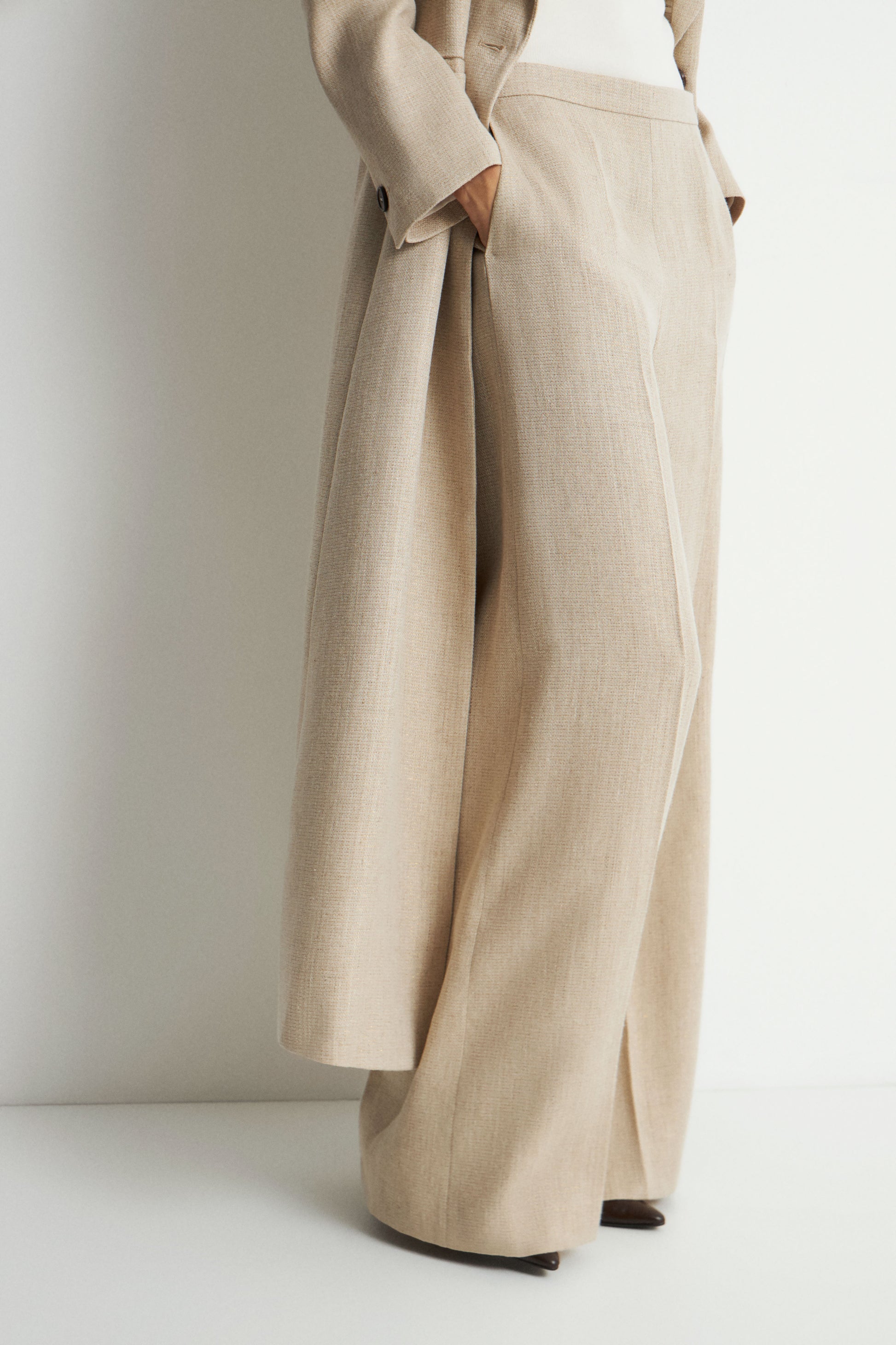 LIGHT BEIGE