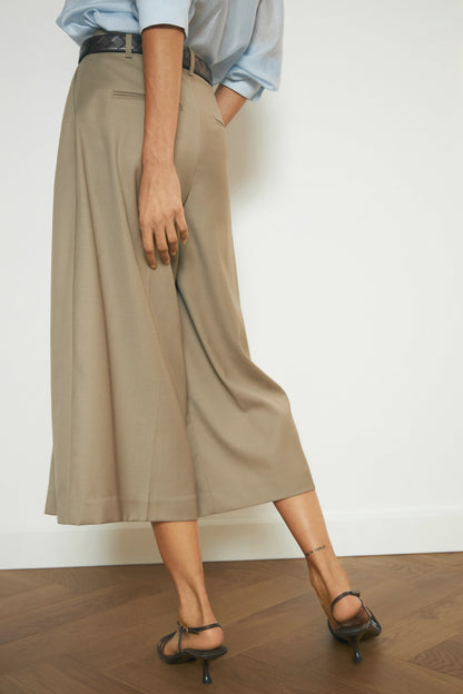 DARK BROWN
