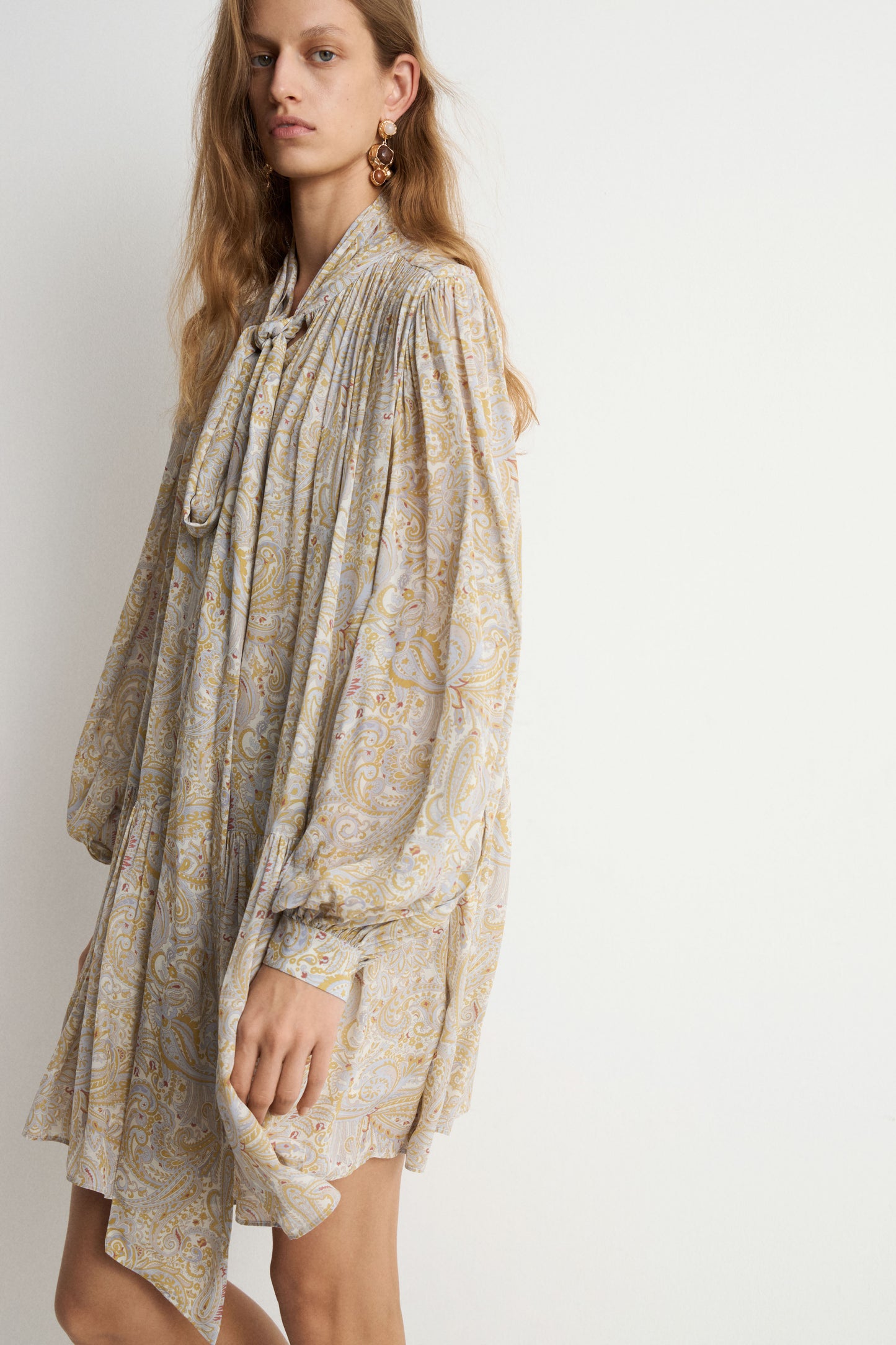 WHITE/BEIGE