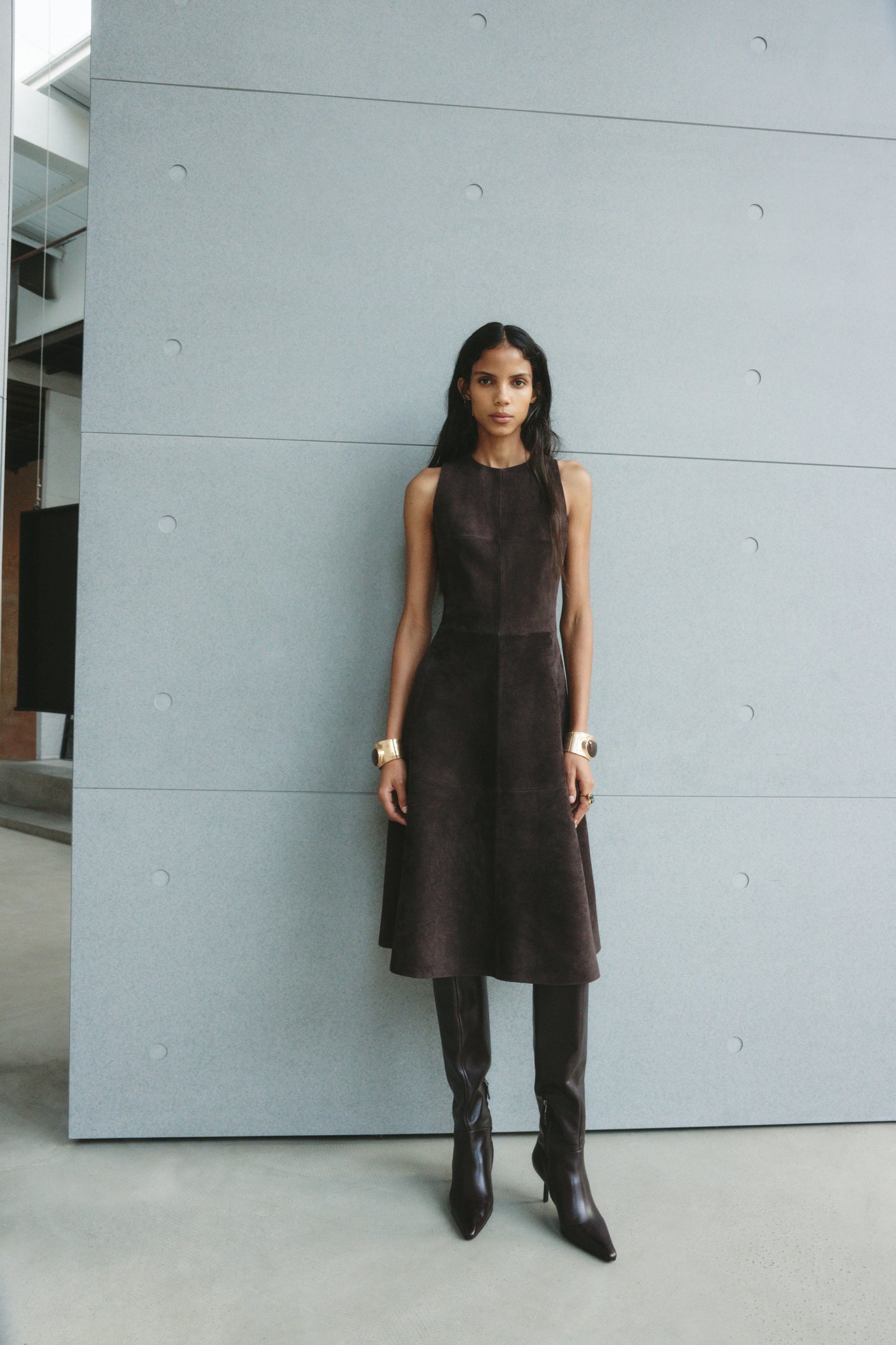 DARK BROWN