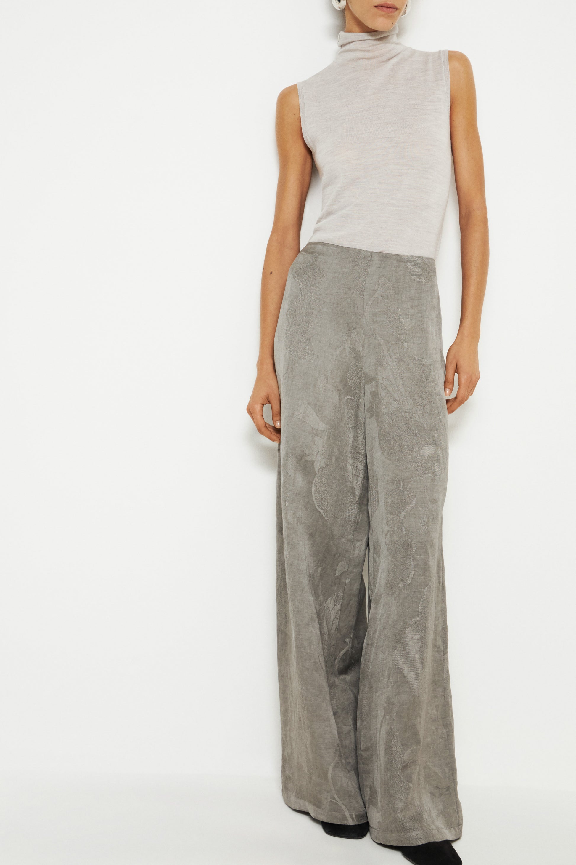 GRAY BROWN