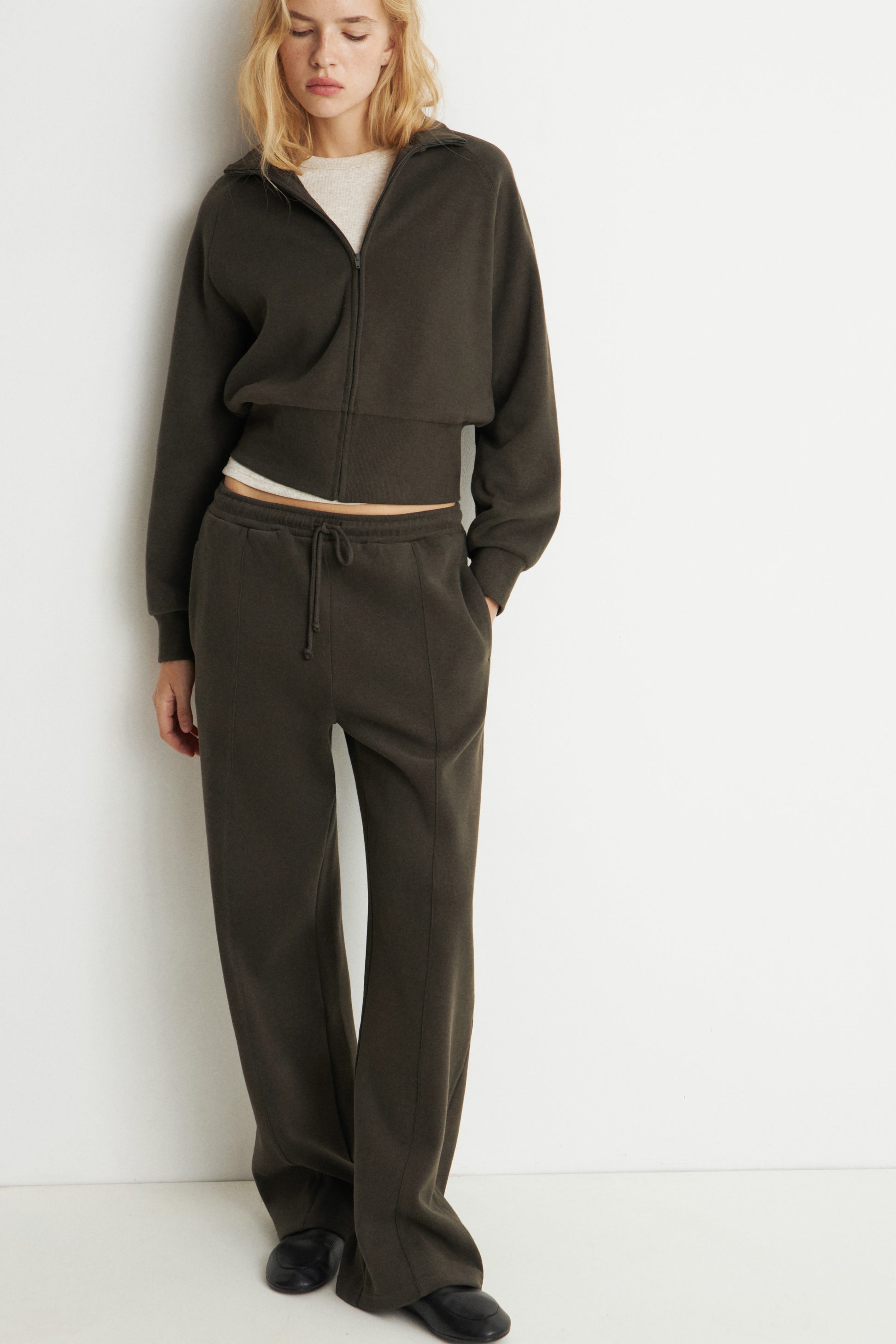 DARK GREY