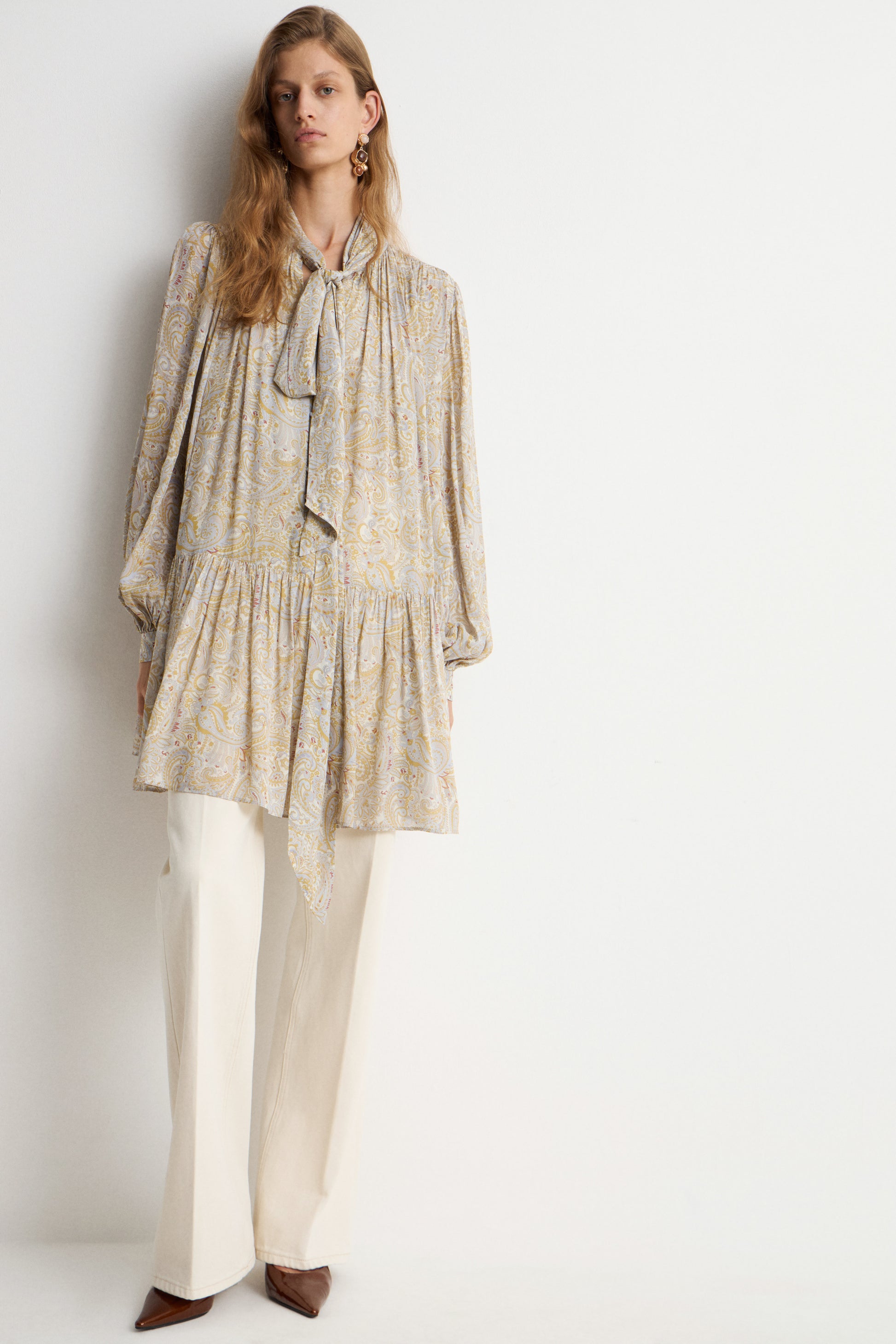 WHITE/BEIGE